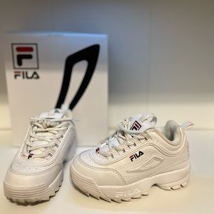 White kids fila shoes size 10 toddler